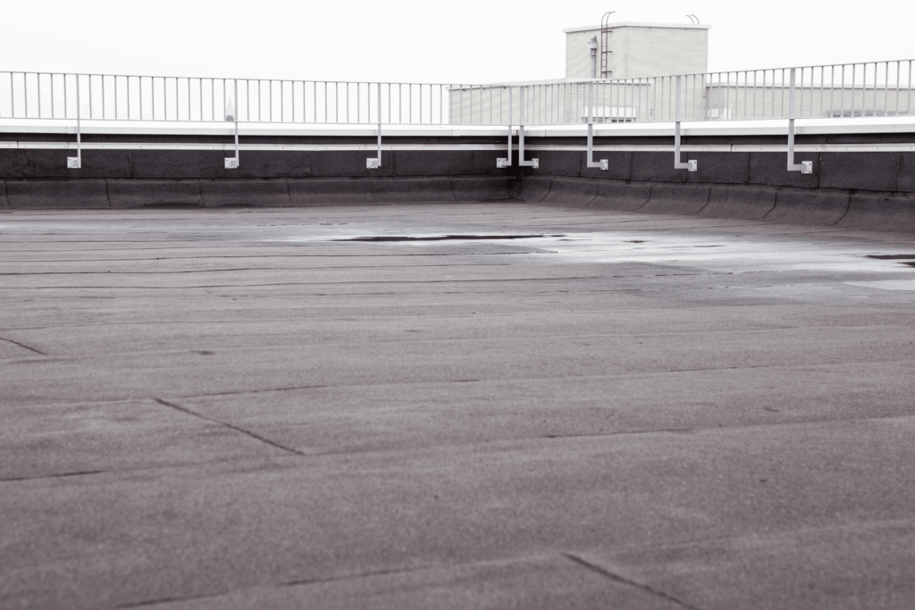 Mid-MO-flat-roof-install-on-commmercial-apartment-building